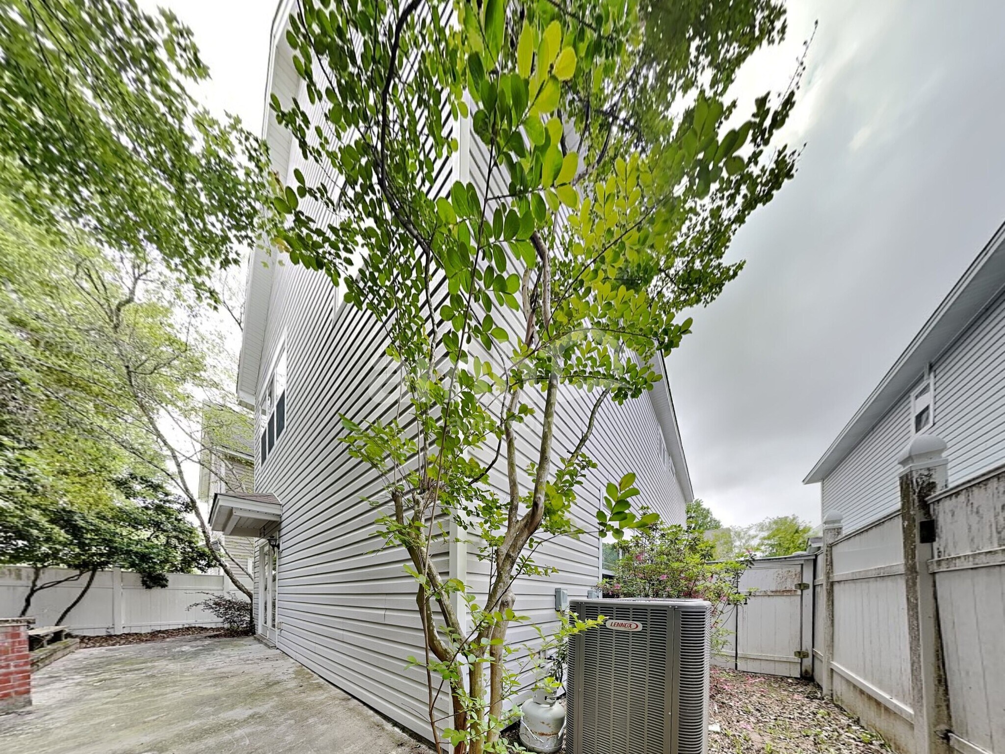 Building Photo - 75 Summer Hill Way