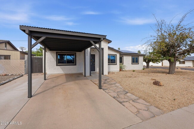 Building Photo - 2352 E Delgado St