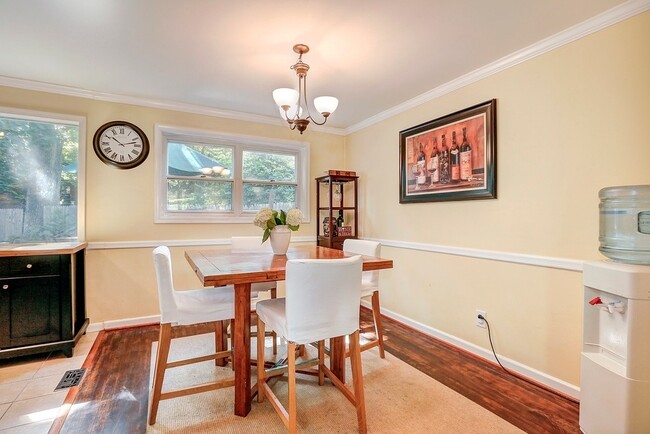 Building Photo - Spacious 3-BR 2-BA Split Level in Ideally Located Close in Rockville!!