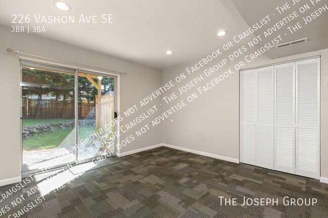 Building Photo - 226 Vashon Ave SE