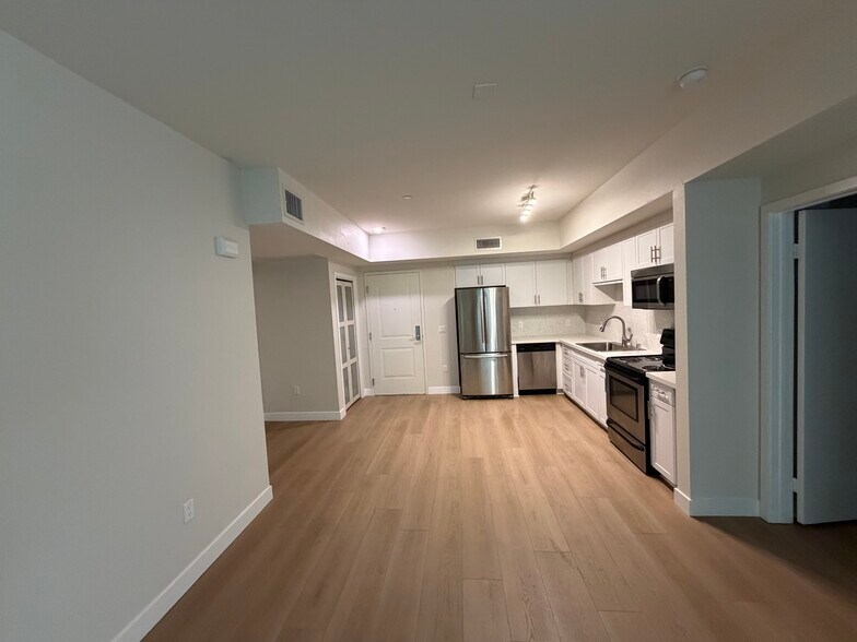 Building Photo - 12655 Bluff Creek Dr