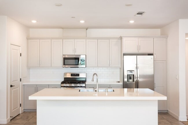 Building Photo - Contemporary Living in the Heart of Millenia