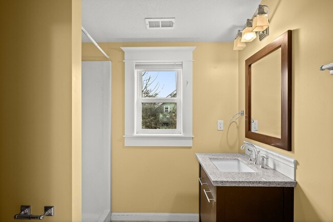 Building Photo - URBAN UPDATED 4 Bedroom/3 Bath CRAFTSMAN S...