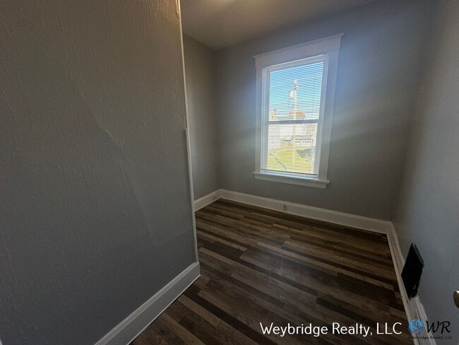 Building Photo - 407 Jackson Ave