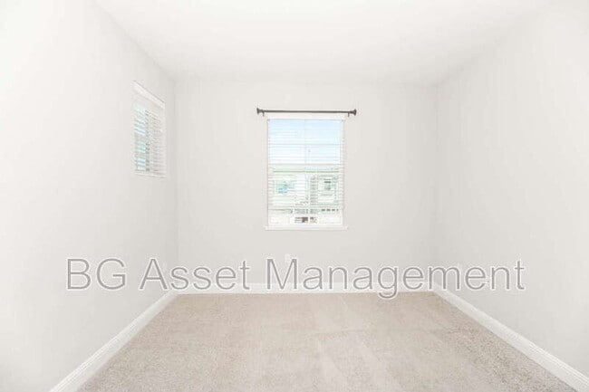 Building Photo - 3138 La Corona Dr