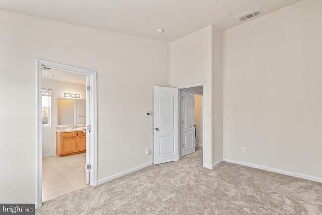 Building Photo - 4904 Olympia Pl