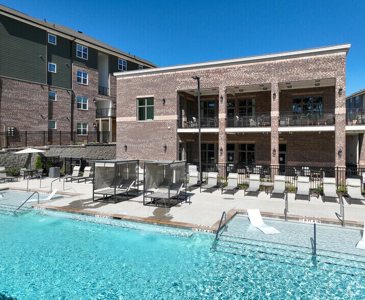 Building Photo - Aventine Huntersville