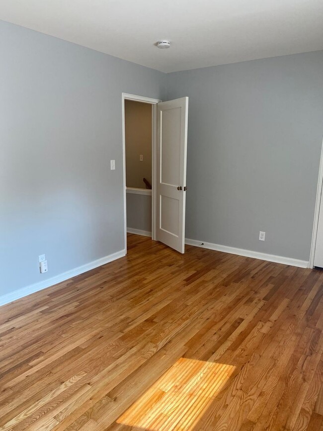 Building Photo - Super Convenient Biltmore Condo, 2 Bedroom...