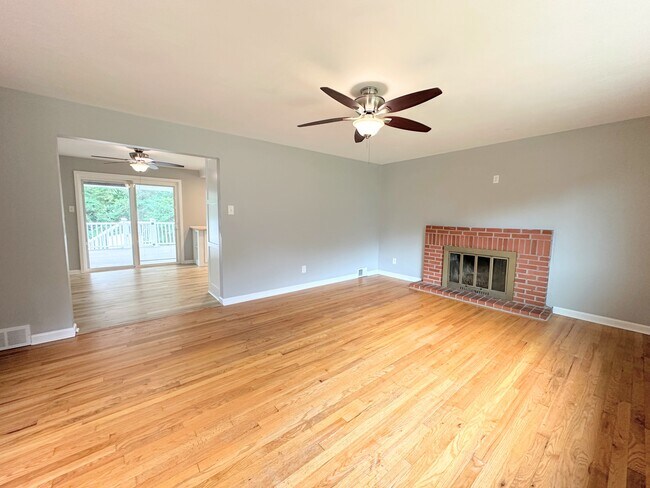 Building Photo - 2652 Santa Barbara Dr