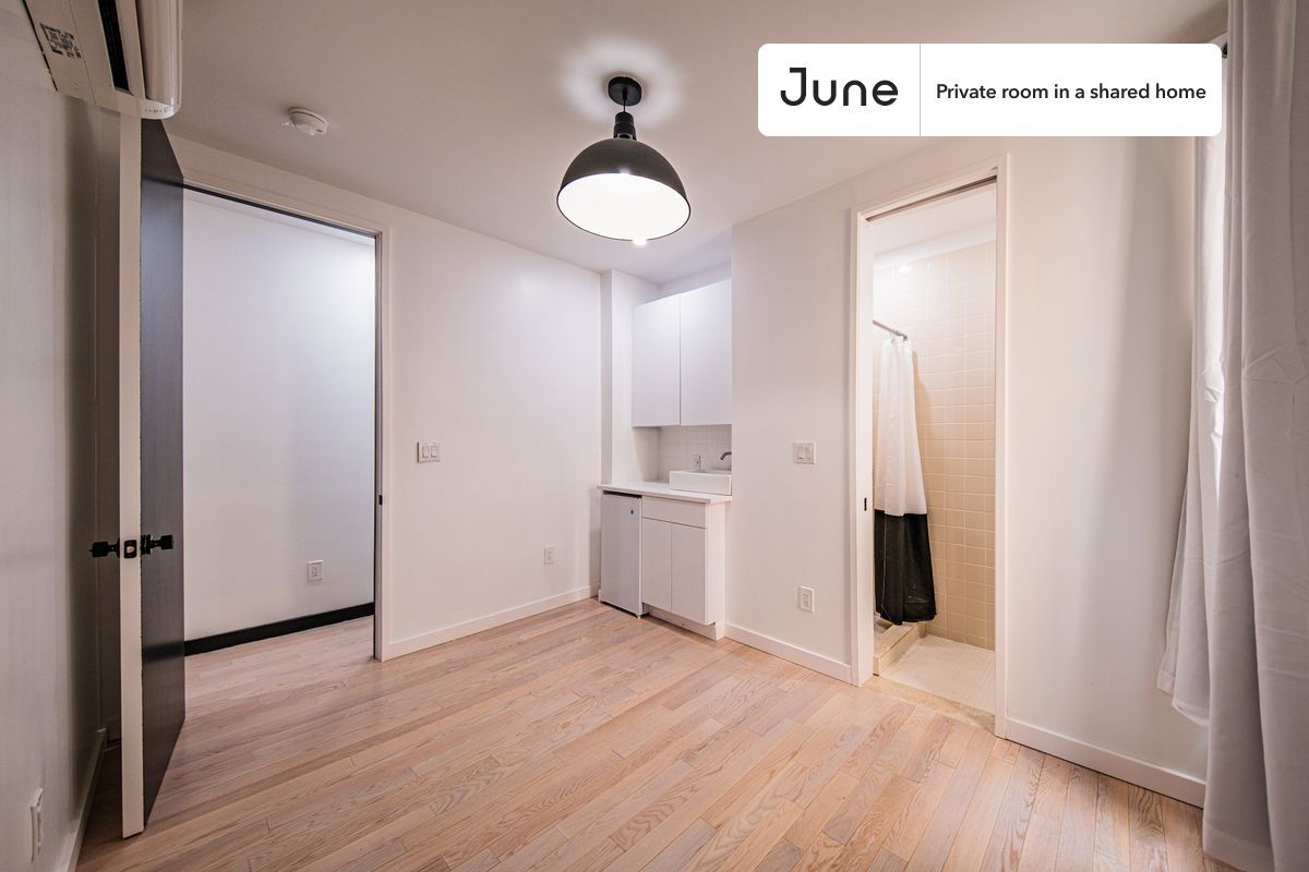 Building Photo - Room in Shared 4 bed/4 bath home in Ditmas Park