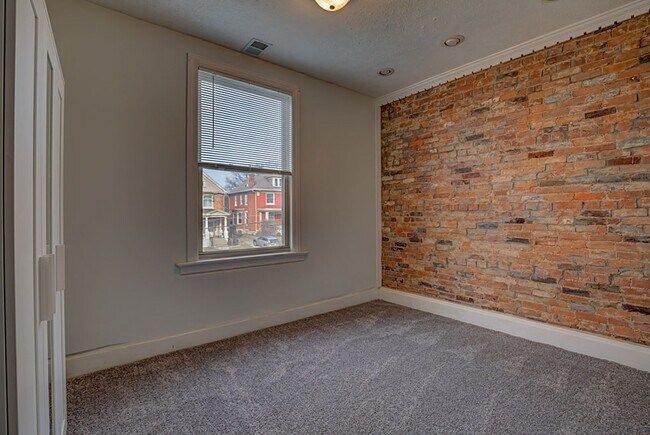 Building Photo - 808-810 Academy Ave