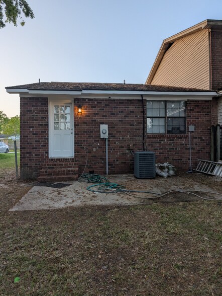 Building Photo - 5015 Popperdam Creek Dr