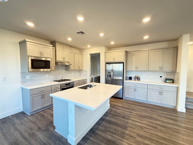 Building Photo - 1802 Paloma Ct