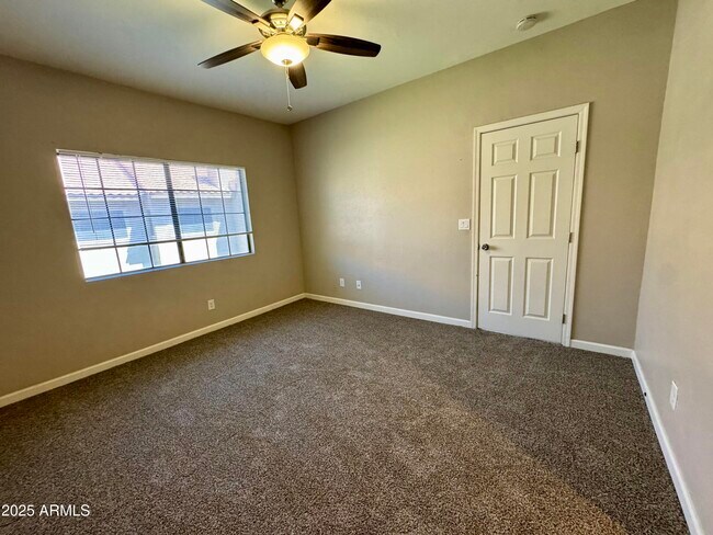 Building Photo - 930 N Mesa Dr