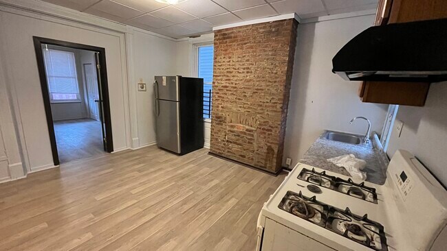 Building Photo - 212 Ophelia St