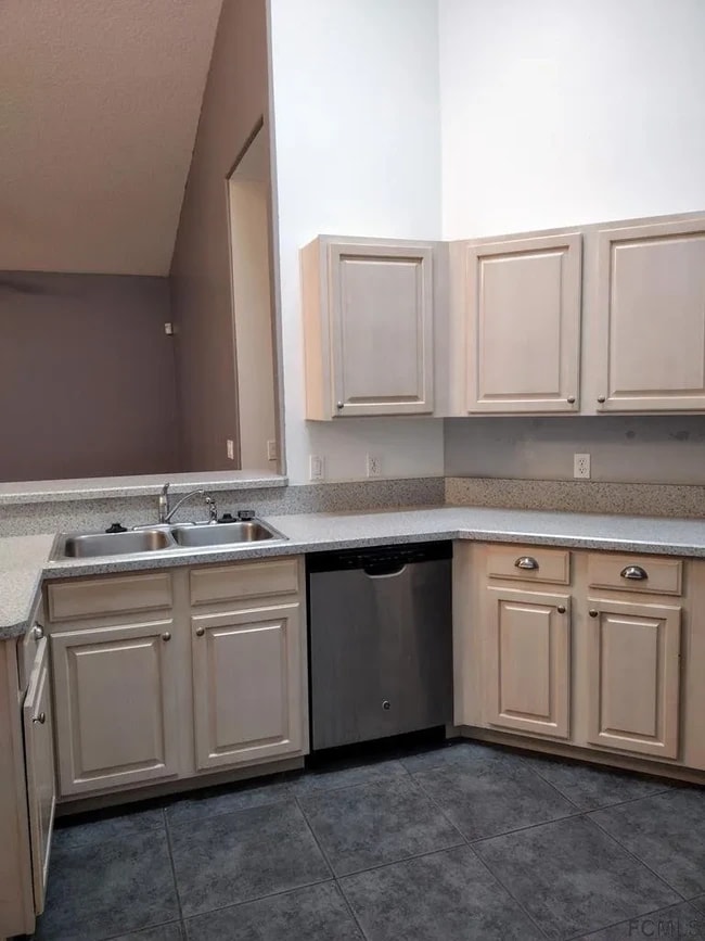 Building Photo - 12 Zorlou Ct