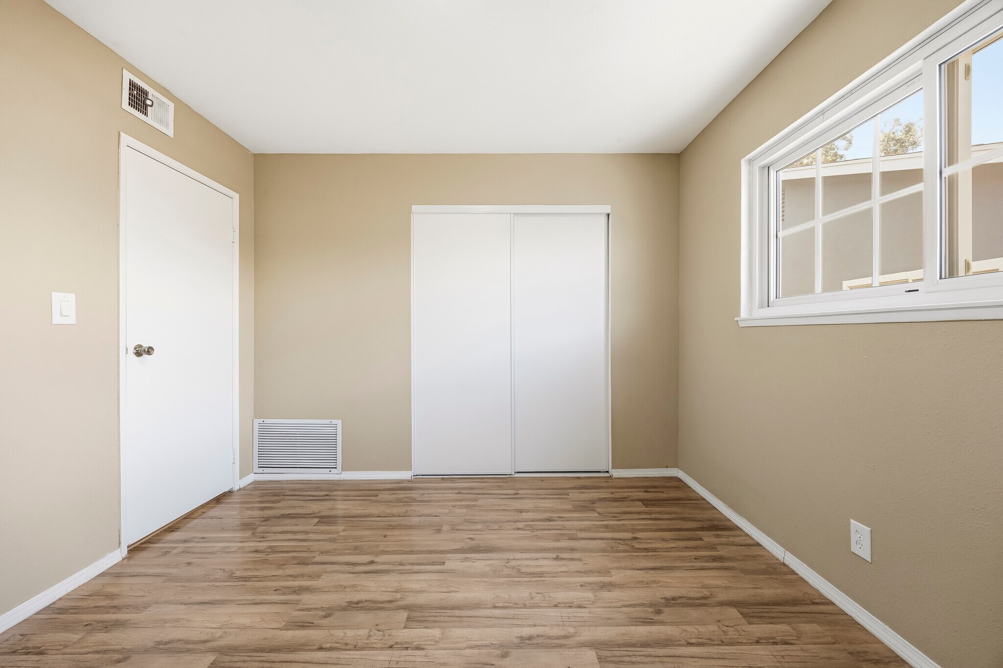 Building Photo - 2958 Rosette St