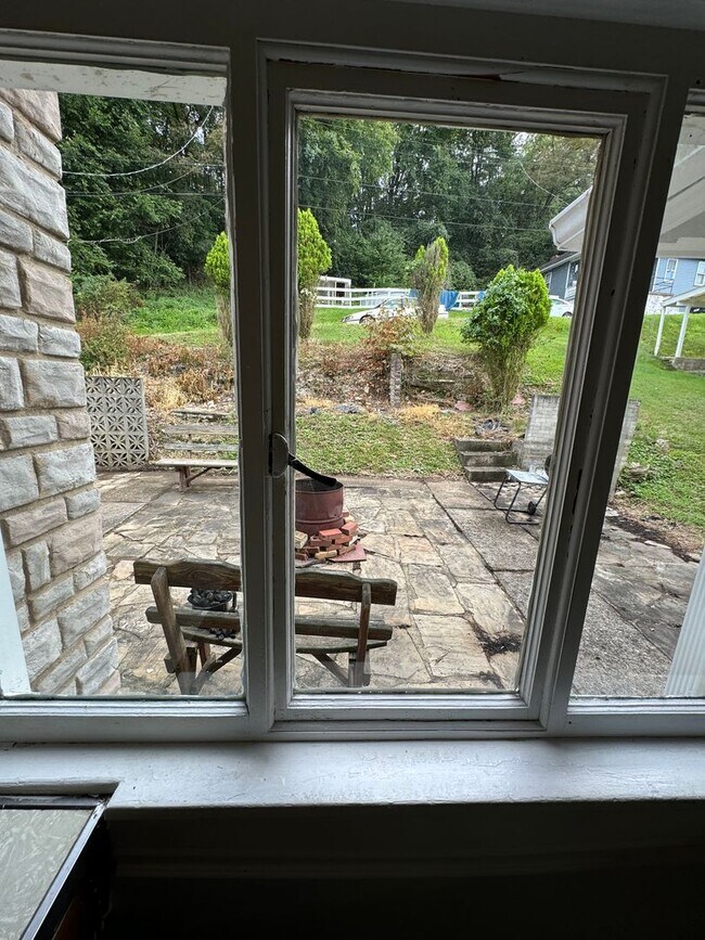 Building Photo - 2-bedroom House for Rent in Monongahela