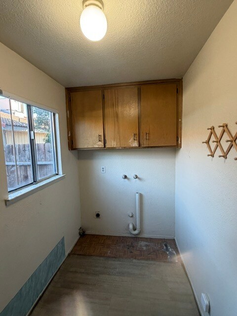 Building Photo - 260 Northwoods Ave