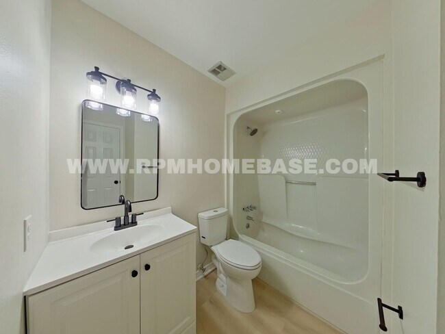 Building Photo - Fully Renovated 5-Bedroom Home with Modern...