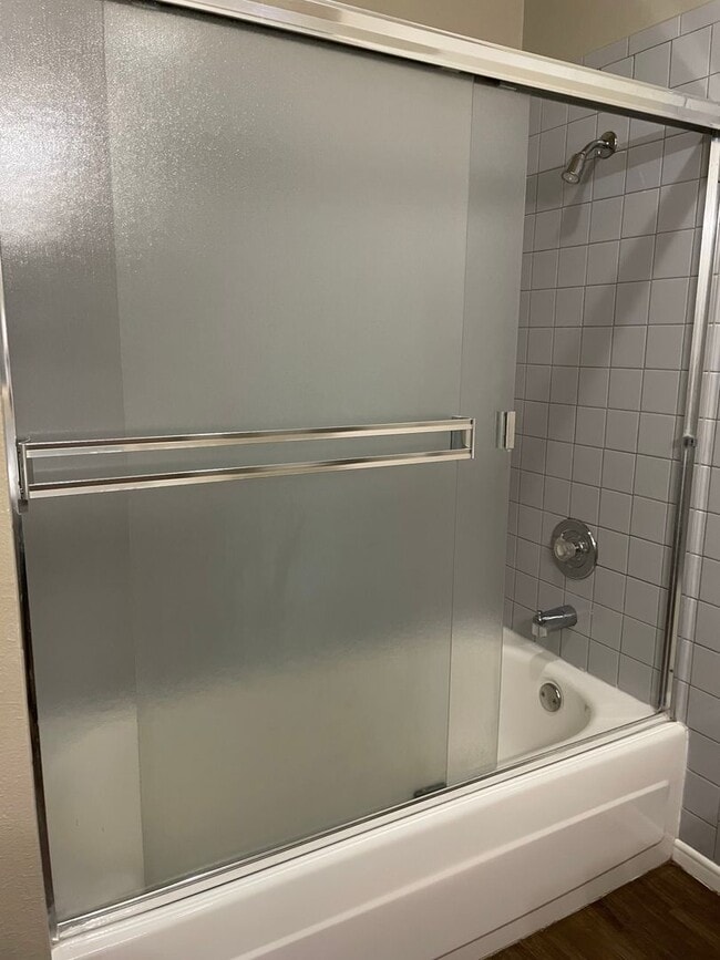 Building Photo - STUDENTS WELCOME! 5 Bedroom 3 Bathroom Single Family Home West Fort Collins