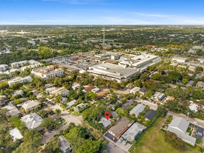 Building Photo - 230 SW 12th Ave