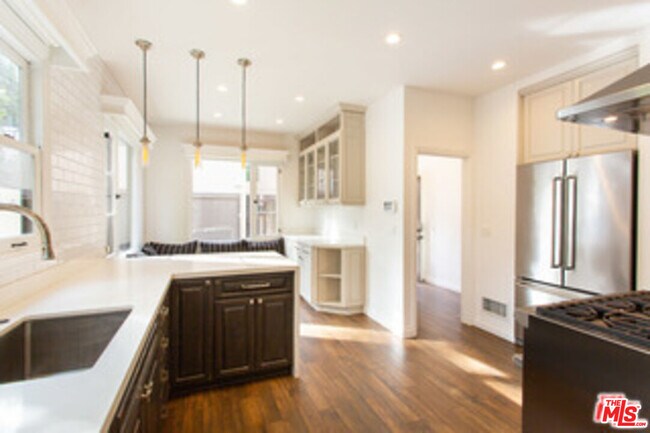 Building Photo - 153 N Arnaz Dr