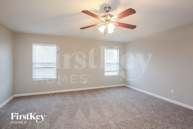 Building Photo - 5505 Camarillo Dr