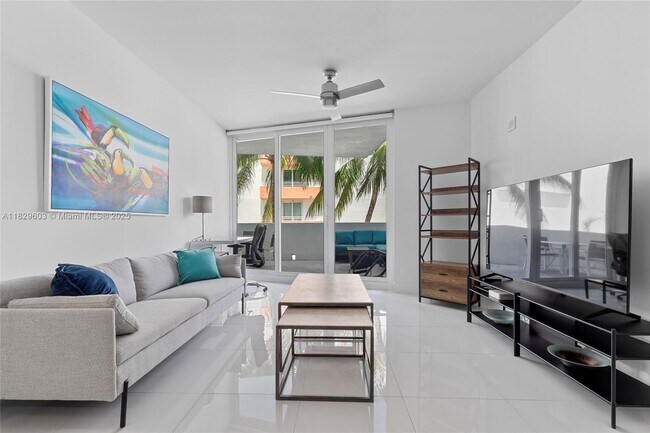 Primary Photo - 225 Collins Ave