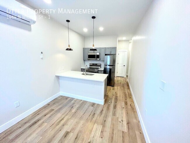 Primary Photo - 1464 N Wilton St