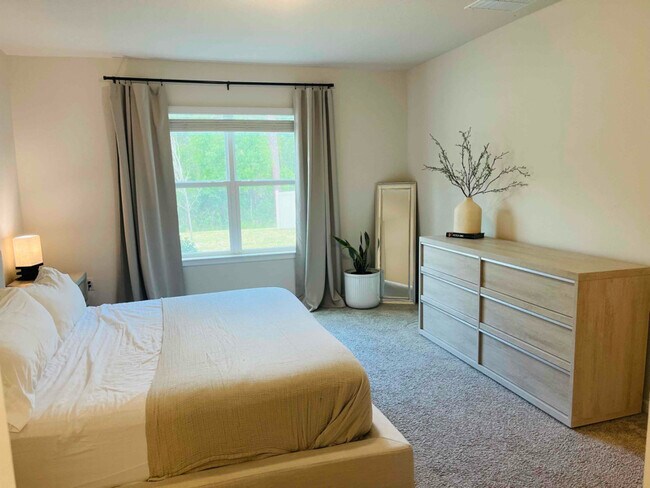Building Photo - 30572 Thunderbird Dr
