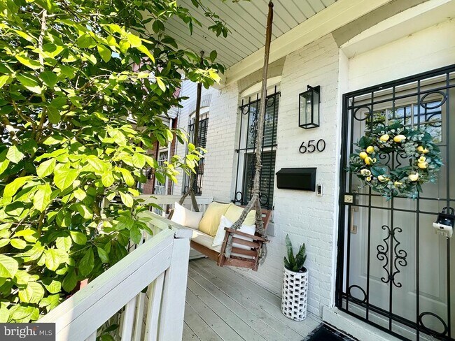 Primary Photo - 650 Hobart Pl NW