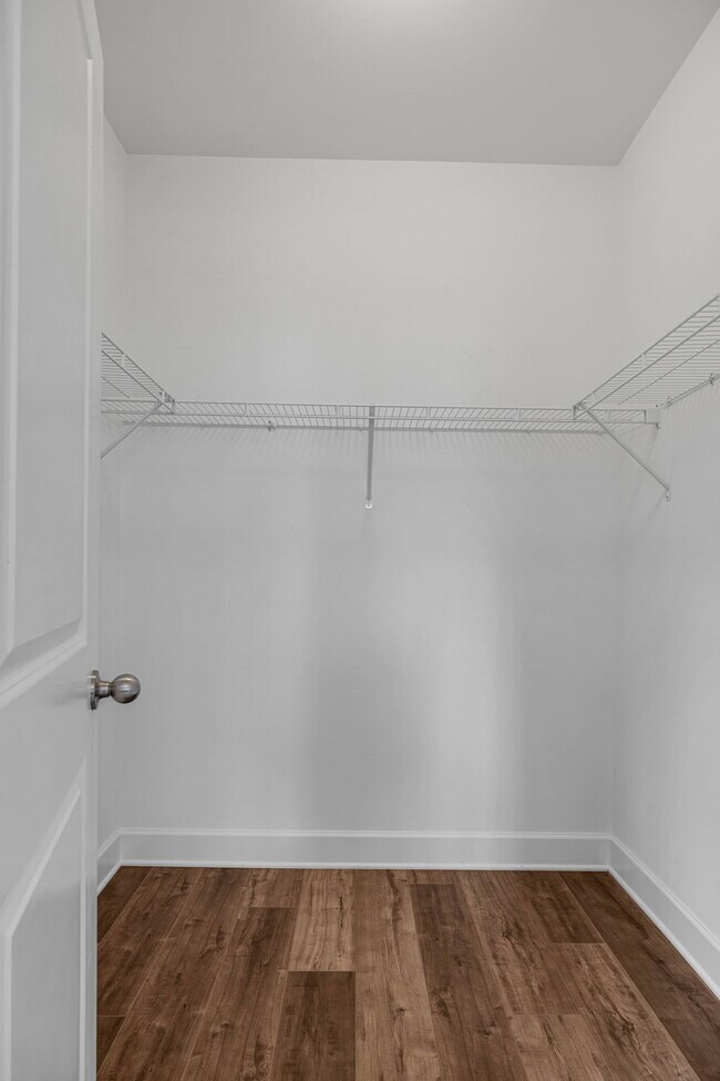 Building Photo - 300 Kara Ln