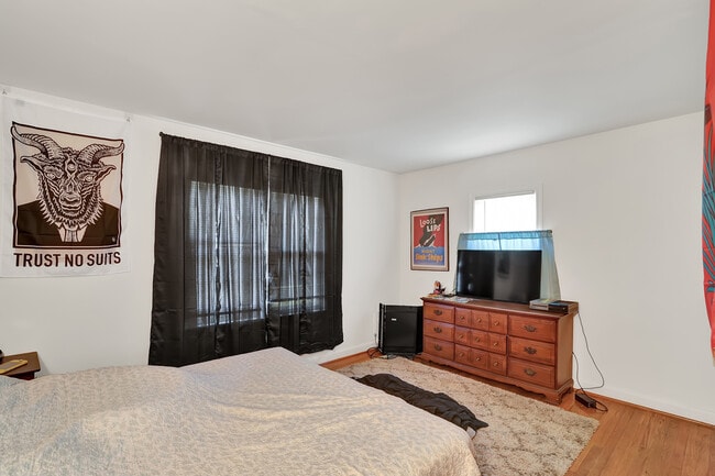 Building Photo - 3088 Forrest Ave