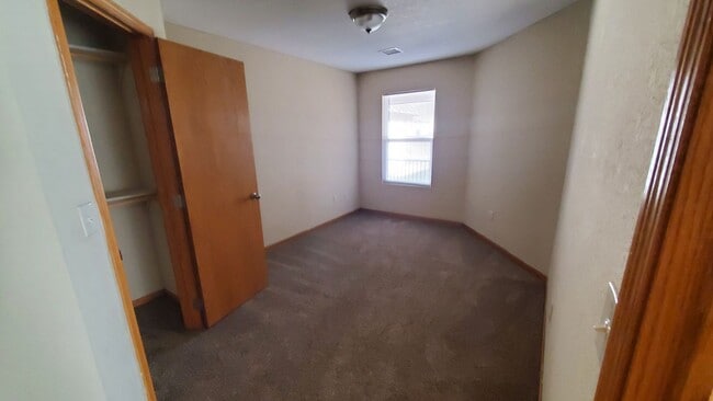 Building Photo - 1622 Clover Dr