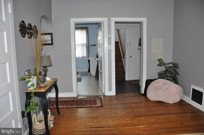 Building Photo - 33 E Browning Rd