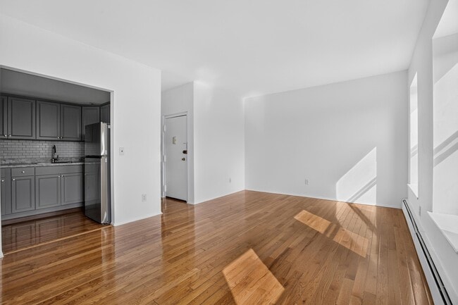 Building Photo - 540 Bramhall Ave