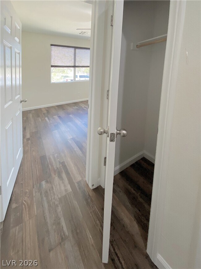 Building Photo - 1000 Aspen Cliff Dr