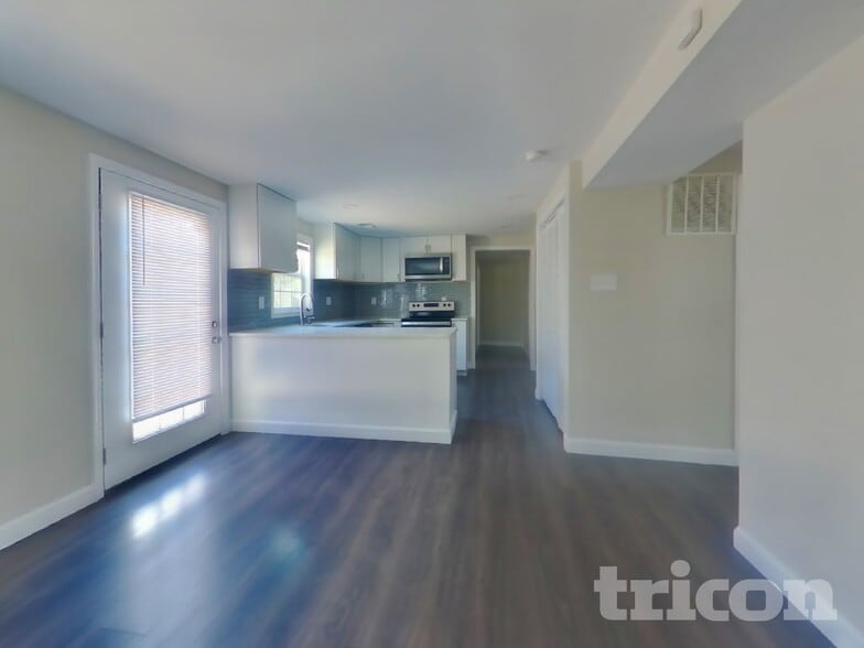 Building Photo - 13 Cardigan Ct