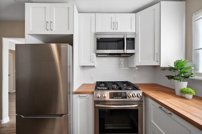 Building Photo - CORNER LOT READY NOW!