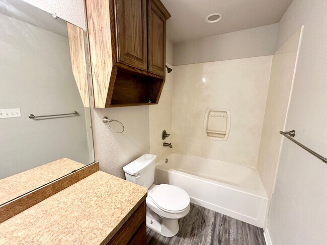 Building Photo - Charming home in Midway ISD.