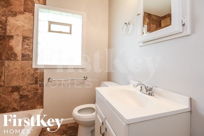 Building Photo - 10110 Hillcrest Rd