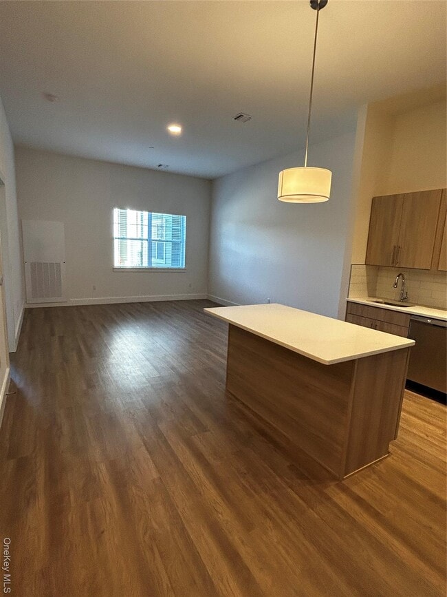 Building Photo - 4180 Sunrise Hwy