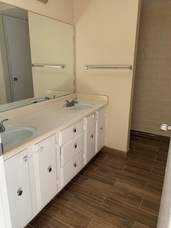 Building Photo - Tucson Blvd/2875