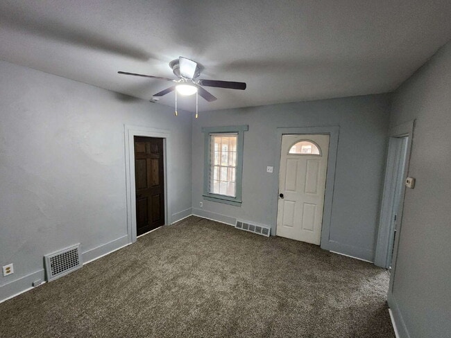 Building Photo - One Bedroom LOWER Duplex