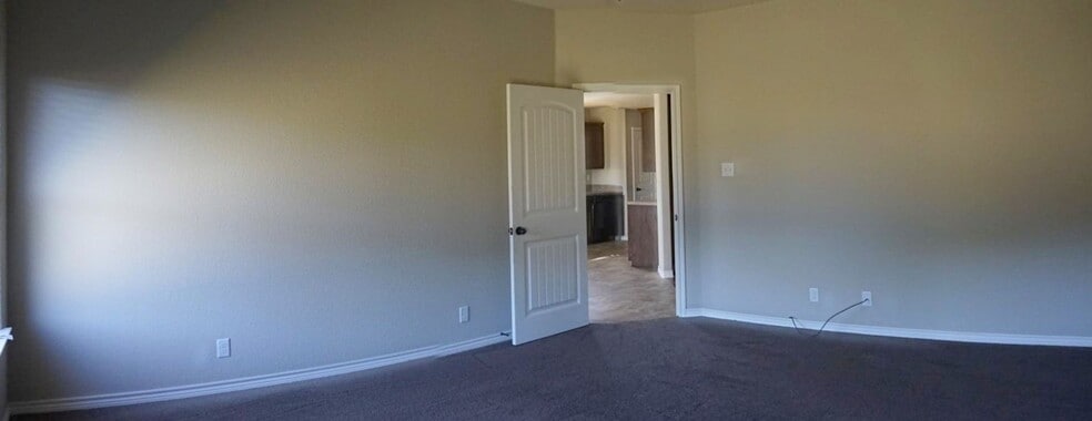 Building Photo - 6500 Castle Gap Dr