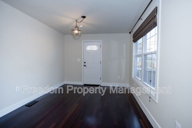 Building Photo - 102 Lynhaven Dr