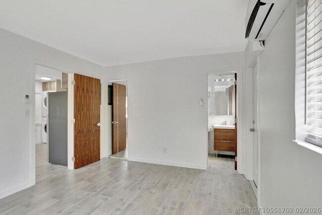 Building Photo - 1000 SW 30th St