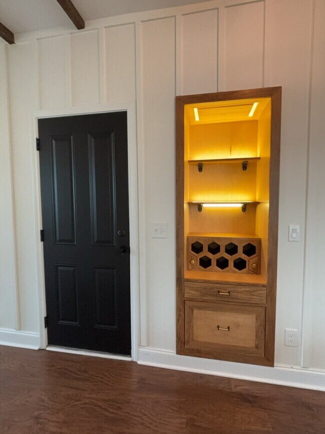 Building Photo - 373 Whispering Breeze Ln