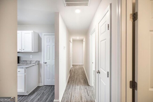 Building Photo - 101 Shasta Dr